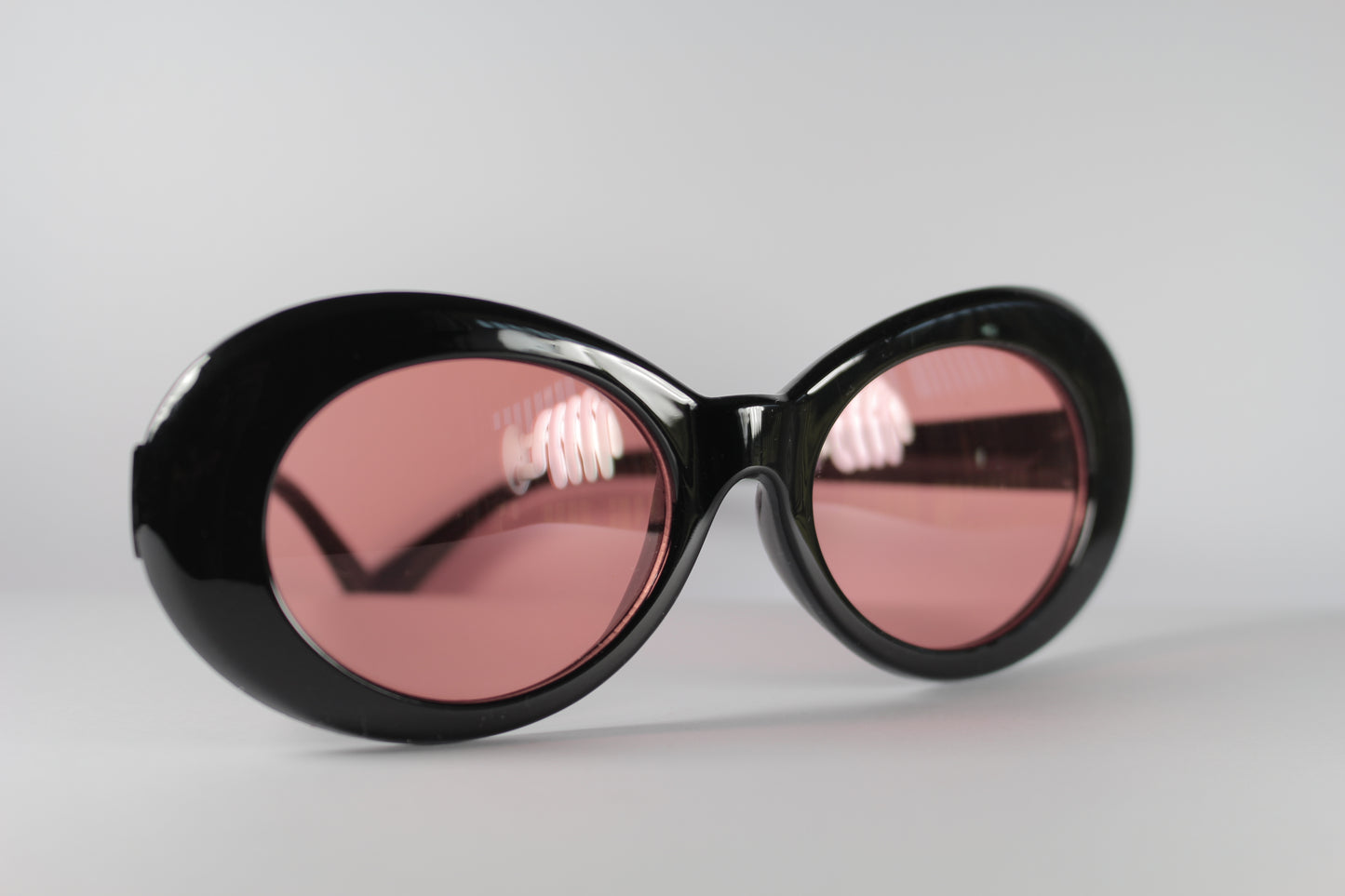 Pinky Black 40's