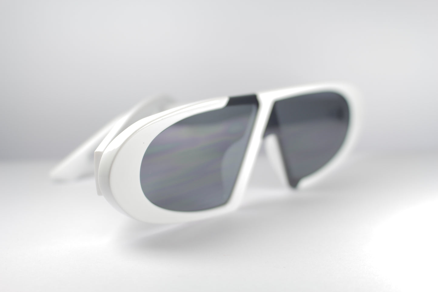 White Oval ZigZag