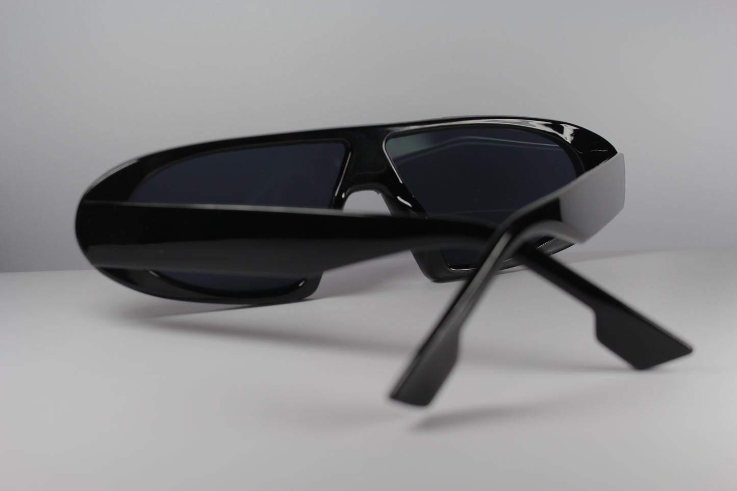 Black Oval ZigZag