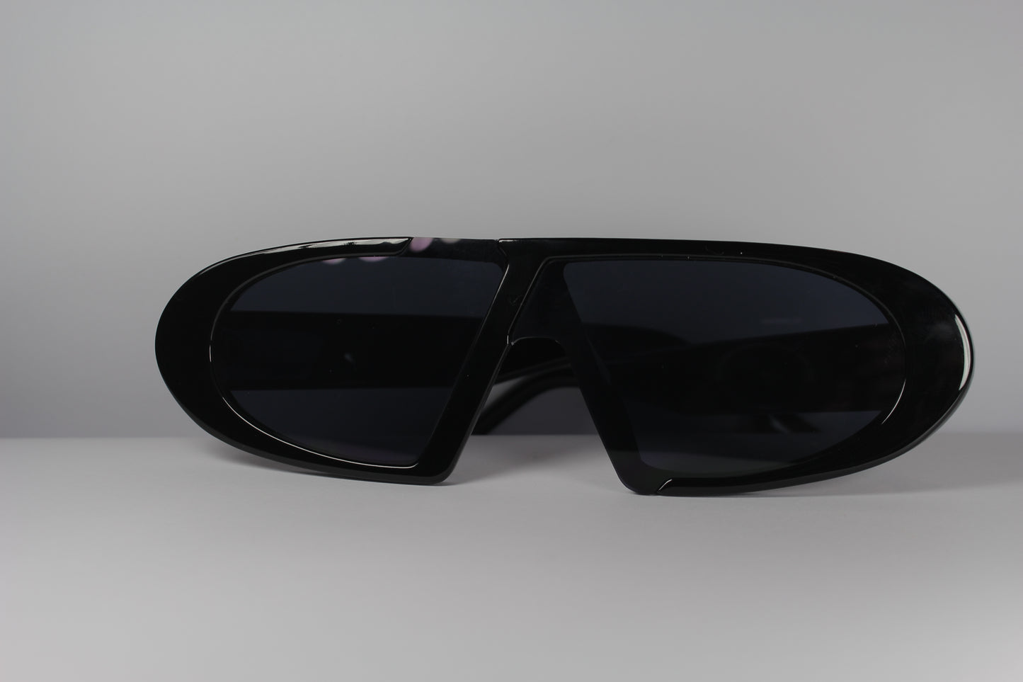 Black Oval ZigZag